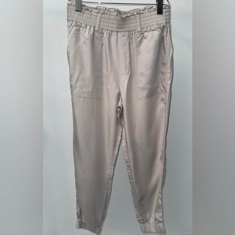 Abercrombie & Fitch Women's Joggers in Beige, Size M‎